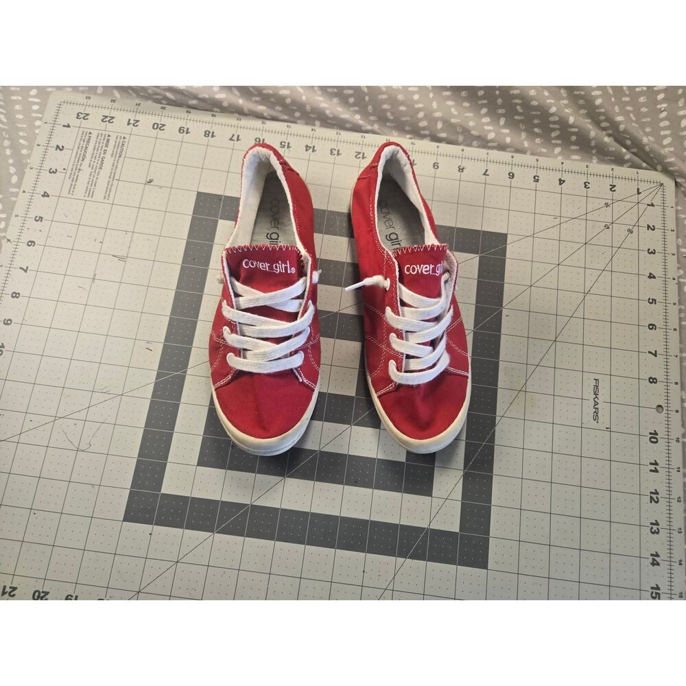 Pop style womens red Cover girl shoe size 8.5